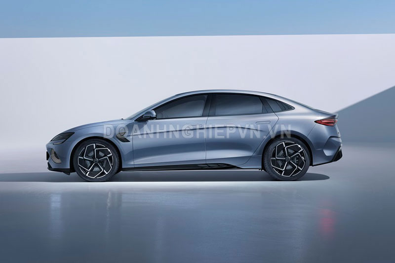 Xe sedan thiết kế sang chảnh, công suất 313 mã lực, giá gần 590 triệu đồng