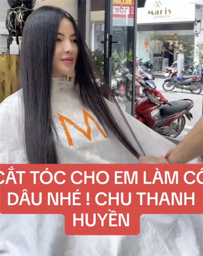Chu Thanh Huyền đi cắt tóc (Ảnh: Van Anh Tran)