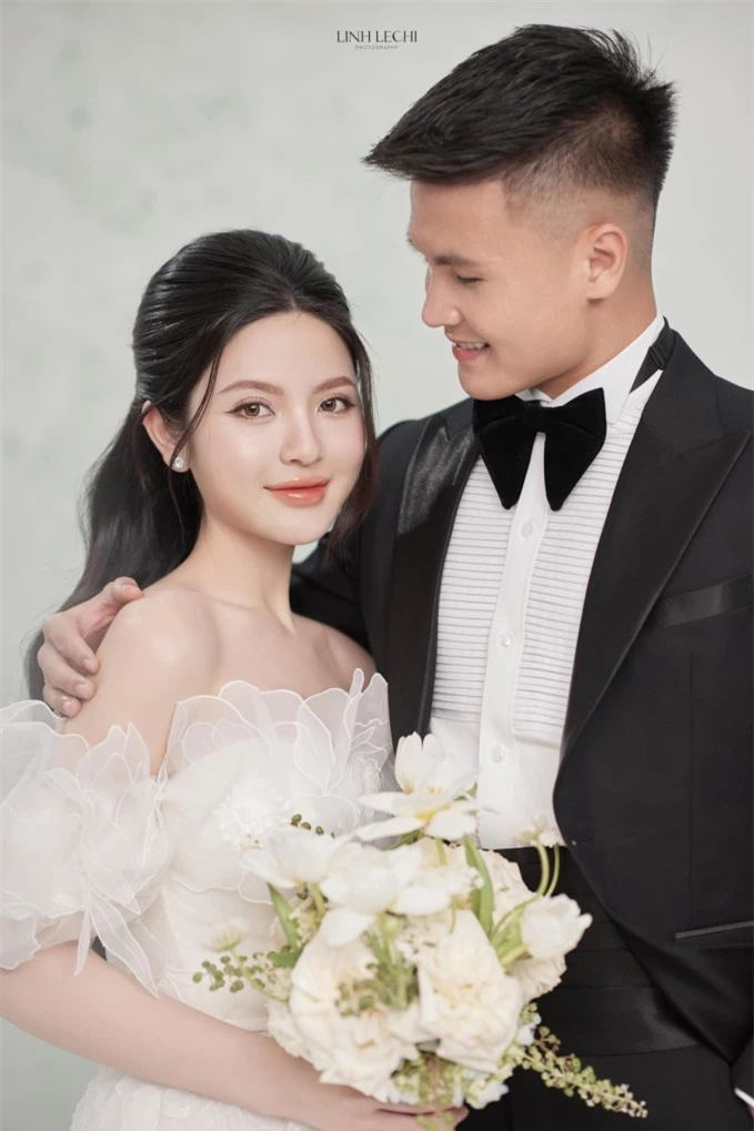 Nàng WAG Chu Thanh Huyền xinh đẹp diện váy cưới (Ảnh: Linh Chi Le)
