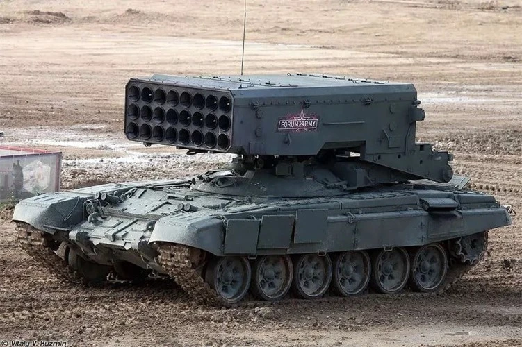 Đòn tấn công của TOS-1A Solntsepek 'thổi bay' tháp pháo xe tăng Leopard 2A4