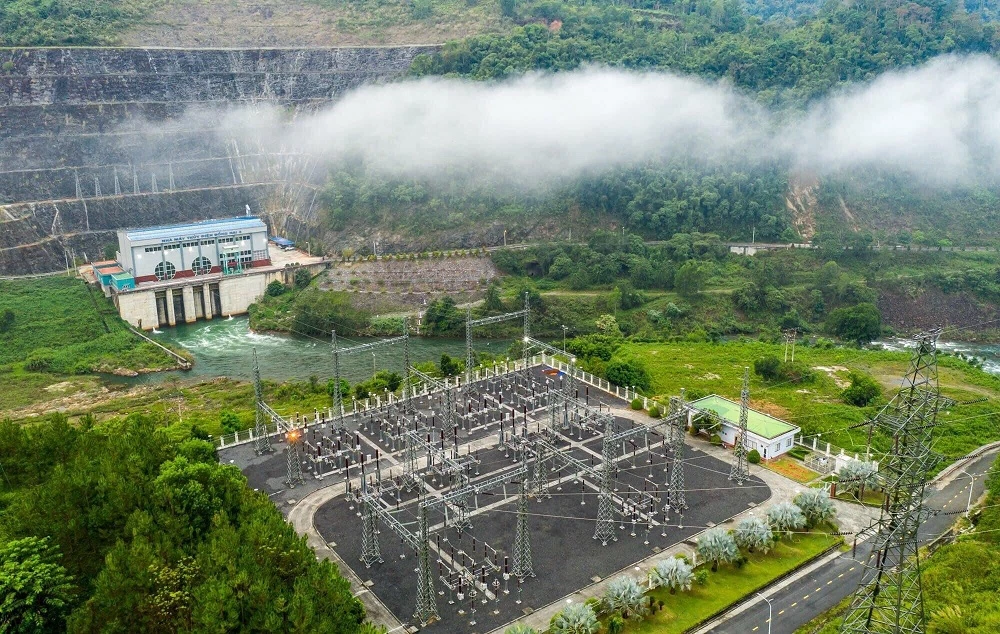 Nhà máy Thủy điện Đồng Nai 3 (2 x 90MW) và Trạm phân phối 220 kV.