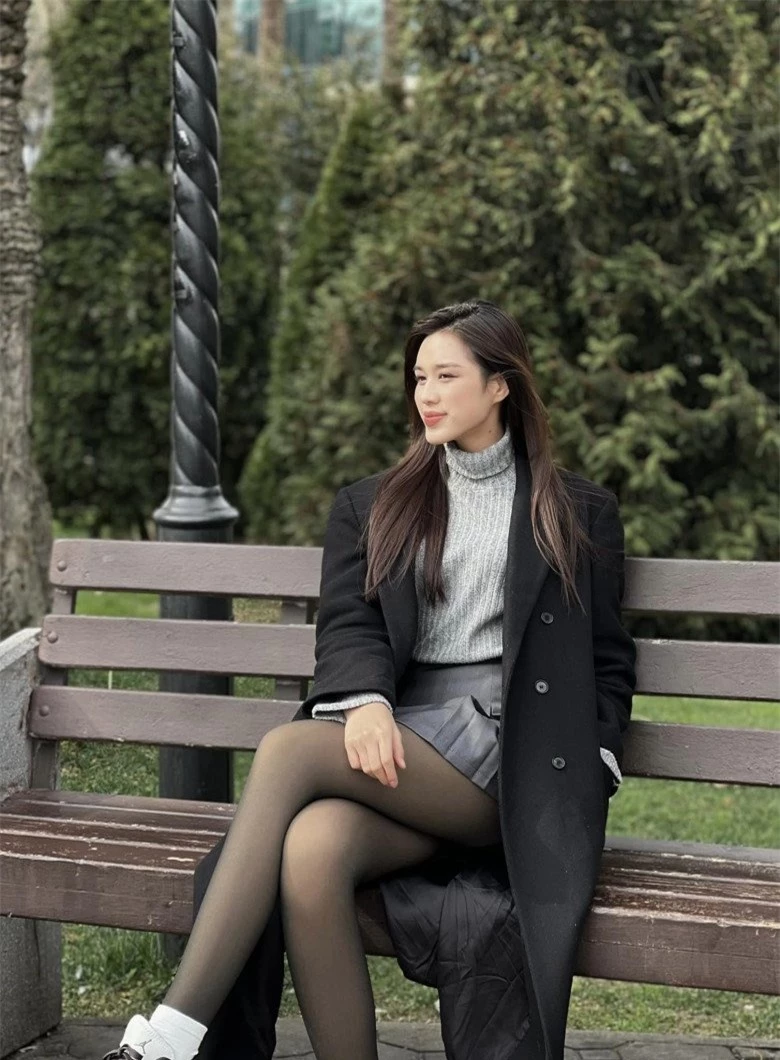 Rũ bỏ style hở bạo, Hoa hậu Đỗ Thị Hà từ ngày làm "chị tổng tài" ăn mặc sang miễn chê - 11