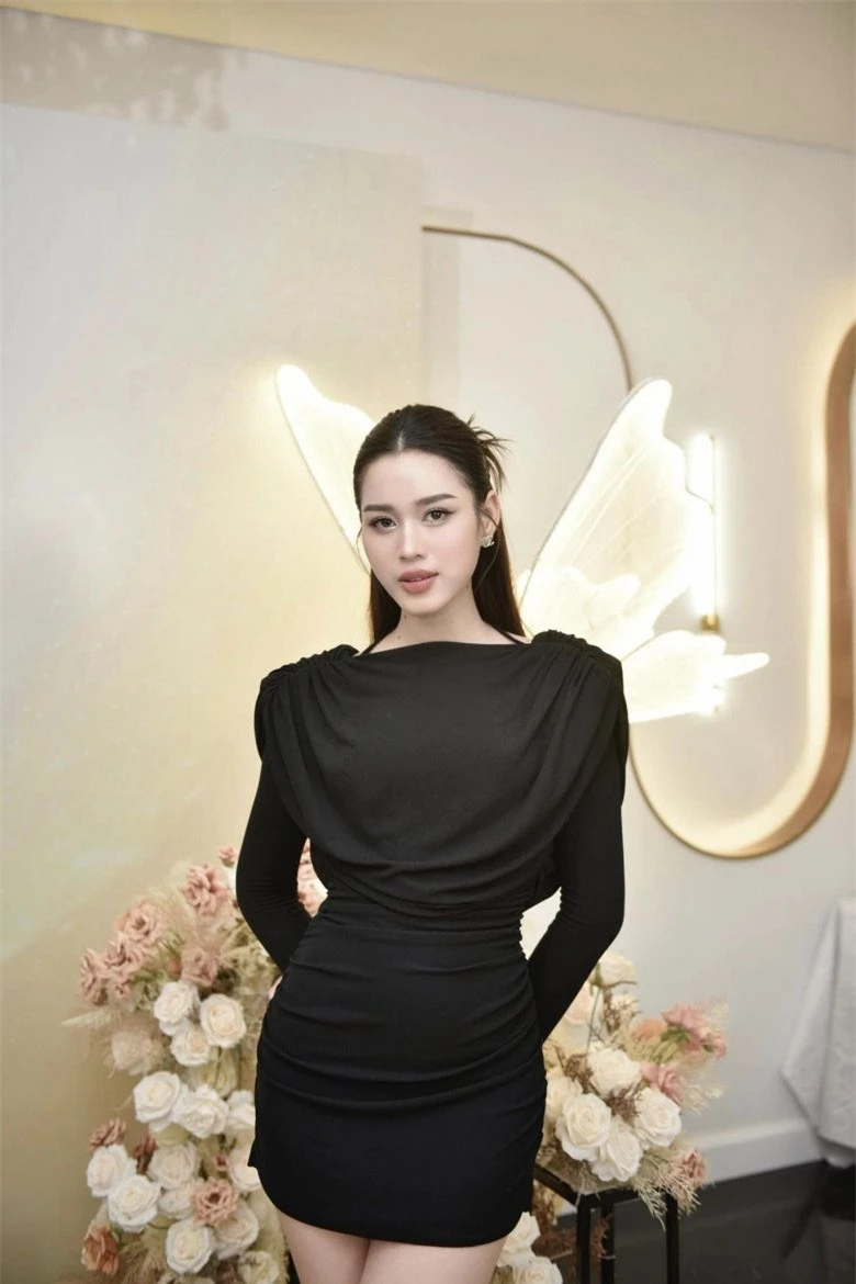 Rũ bỏ style hở bạo, Hoa hậu Đỗ Thị Hà từ ngày làm "chị tổng tài" ăn mặc sang miễn chê - 8