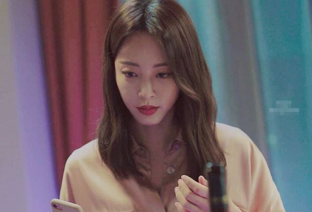 Chỉ vì "bổ dưa không giống mẹ anh" mà tôi bị người yêu xỉa xói, cả nhà trai coi thường và lời đáp trả khiến chẳng ai nói được gì