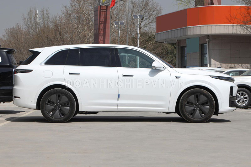 SUV công suất 440 mã lực, thiết kế sang chảnh, ‘uống xăng như ngửi’, giá hơn 1 tỷ đồng