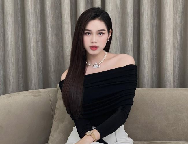 Rũ bỏ style hở bạo, Hoa hậu Đỗ Thị Hà từ ngày làm "chị tổng tài" ăn mặc sang miễn chê