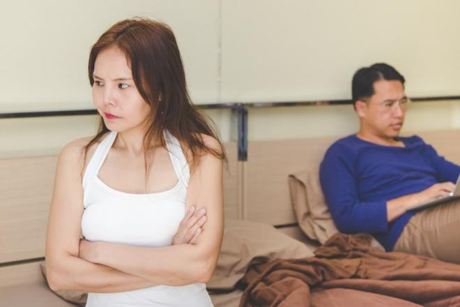 Vợ chỉ ở nhà nội trợ nhưng luôn son phấn, diện quần áo đẹp tối ngày, biết lý do và số tiền cô ấy bỏ ra để làm đẹp tôi sốc nặng