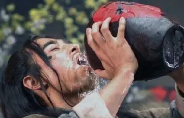 Nồng độ cồn của rượu cổ là bao nhiêu?Tại sao người xưa có thể 'nghìn chén không say'?