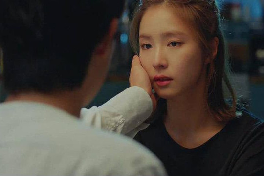 Ngỡ ngàng phát hiện mình có một cậu con trai sau chuyến ghé thăm nhà người bạn cũ thời đại học