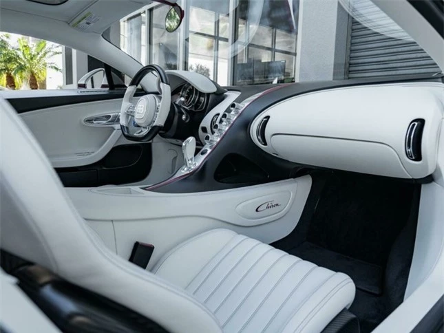 Khách mua Bugatti Chiron được tặng kèm Rolls-Royce Wraith ảnh 10