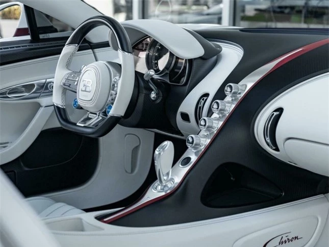Khách mua Bugatti Chiron được tặng kèm Rolls-Royce Wraith ảnh 11