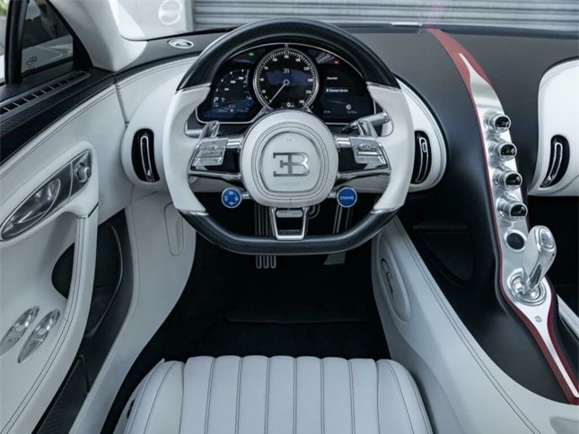 Khách mua Bugatti Chiron được tặng kèm Rolls-Royce Wraith ảnh 12