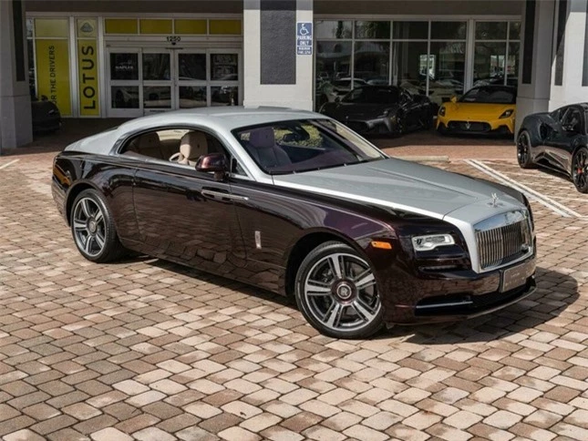 Khách mua Bugatti Chiron được tặng kèm Rolls-Royce Wraith ảnh 2
