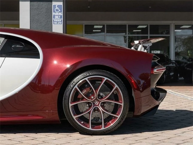 Khách mua Bugatti Chiron được tặng kèm Rolls-Royce Wraith ảnh 7
