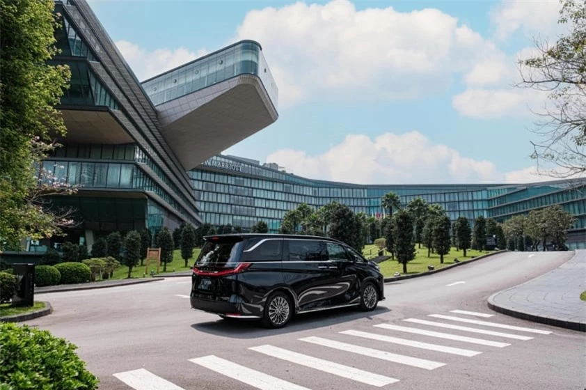 Lexus LM 500h chốt giá từ hơn 7 tỷ đồng tại Việt Nam, tiện nghi xứng danh ‘chuyên cơ mặt đất’ 429725
