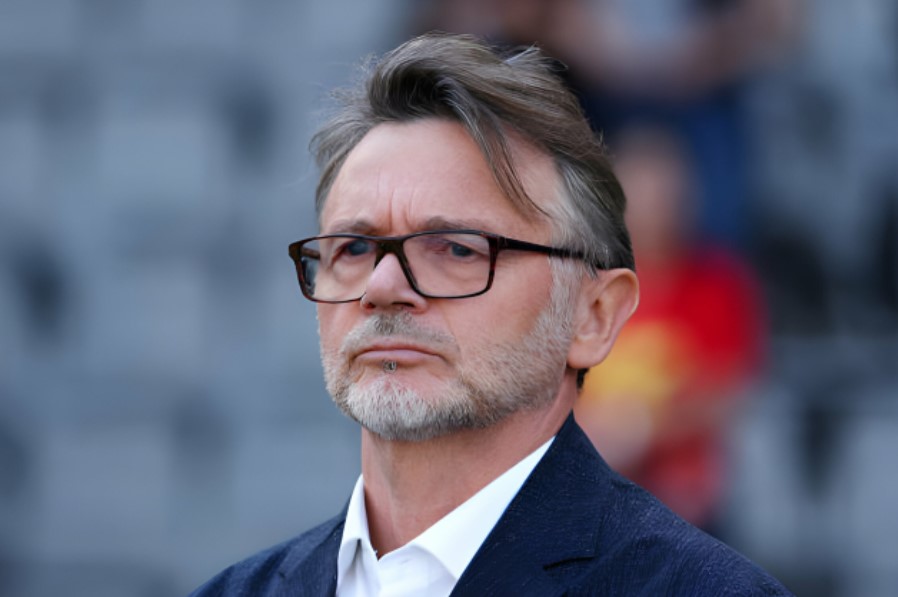 HLV Troussier phát biểu sau các trận đấu như thế nào khiến cộng đồng mạng nổi giận đòi sa thải?