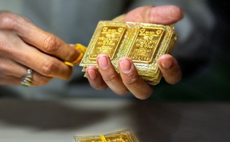 Giá vàng hôm nay ngày 26/3/2024: Tiếp tục lao dốc, trượt ngưỡng 80 triệu đồng/lượng.