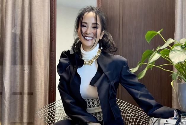 "Chị đẹp" Hồng Nhung tuổi 54 khó từ bỏ đam mê "kéo chân", ai nhìn vào cũng sợ thót tim