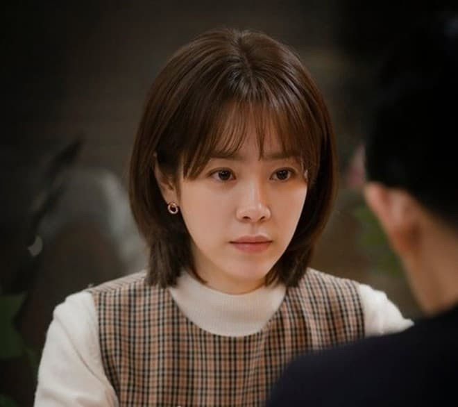 Đêm hôm cưới, vợ ôm gối xuống đất nằm và đề nghị được cưới vợ mới cho chồng