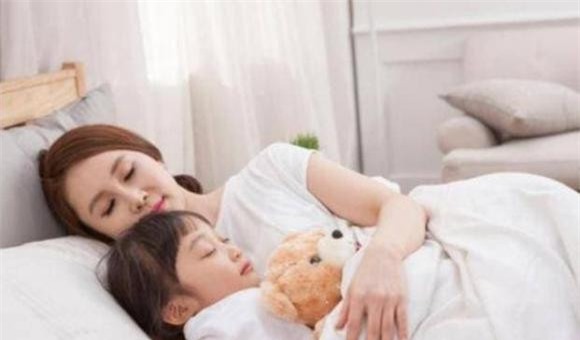 gam-giuong (1).jpeg 3 phong thủy, vũ khí, gầm giường, vận xui