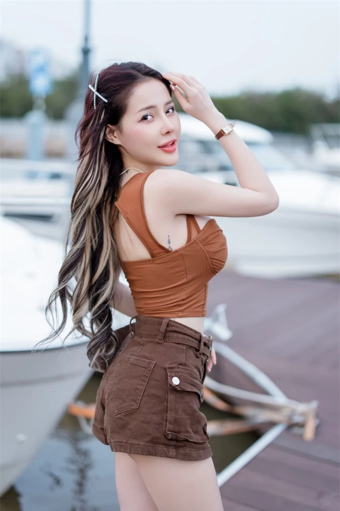 Ngân 98 công khai giá đi show có lúc lên đến 200 triệu đồng 