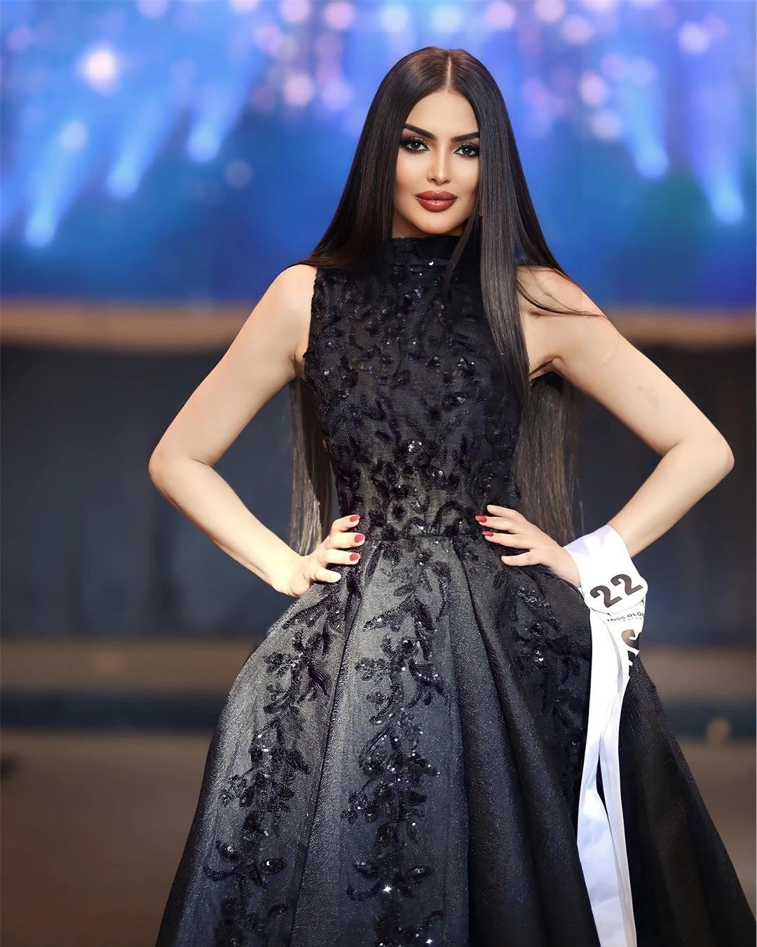 Nhan sắc gây tranh cãi của người đẹp Saudi Arabia đầu tiên thi Hoa hậu Hoàn vũ ảnh 11