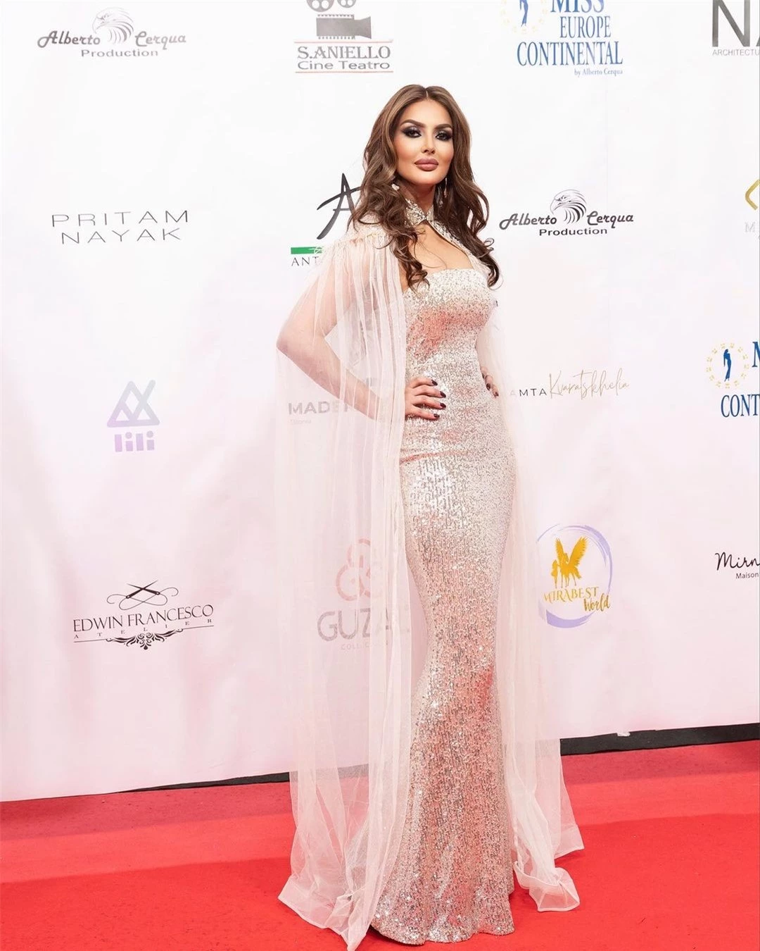 Nhan sắc gây tranh cãi của người đẹp Saudi Arabia đầu tiên thi Hoa hậu Hoàn vũ ảnh 20