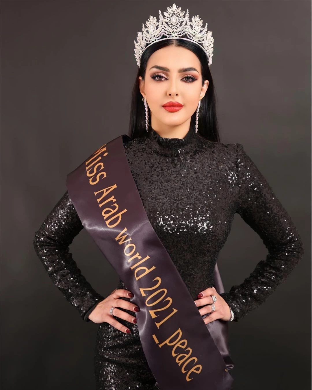 Nhan sắc gây tranh cãi của người đẹp Saudi Arabia đầu tiên thi Hoa hậu Hoàn vũ ảnh 5
