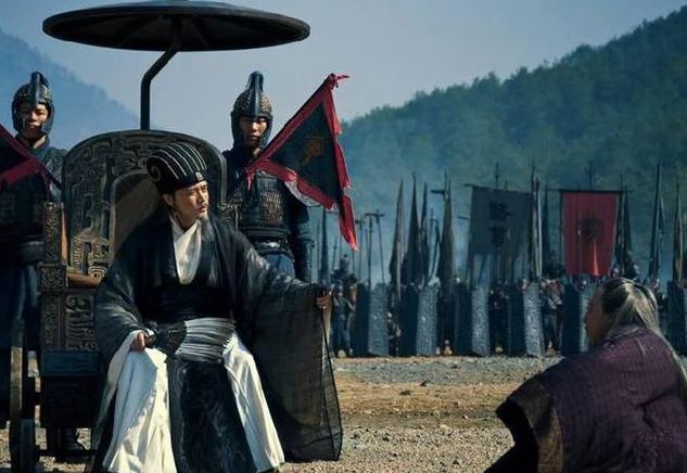 Ai có được 1 trong 2 người này sẽ độc bá thiên hạ Tam Quốc, người thứ ba tuy ngang tài nhưng không được gọi tên vì 1 nguyên nhân