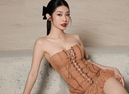 Khổng Tú Quỳnh lão hóa ngược, ngày càng 'chăm' hở bạo