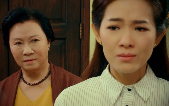 Mẹ nuốt nước mắt nhìn con như người làm trong nhà chồng giàu sang