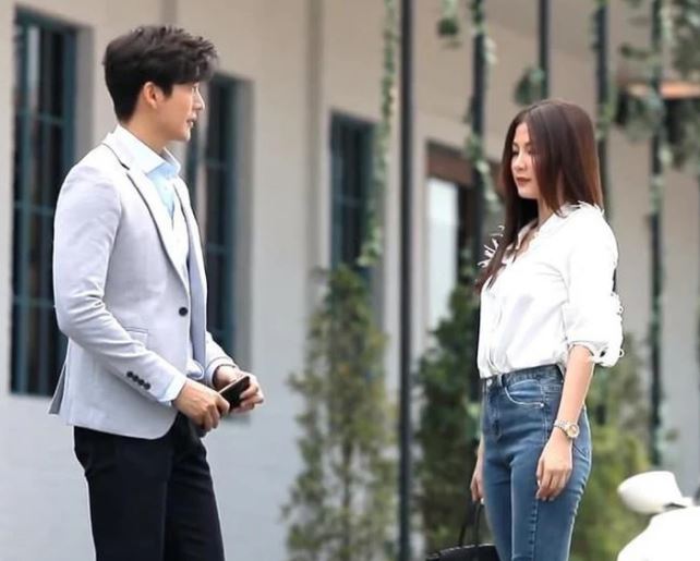 Nhìn người phụ nữ đi bên cạnh tổng giám đốc, tôi không thể tin vào mắt mình