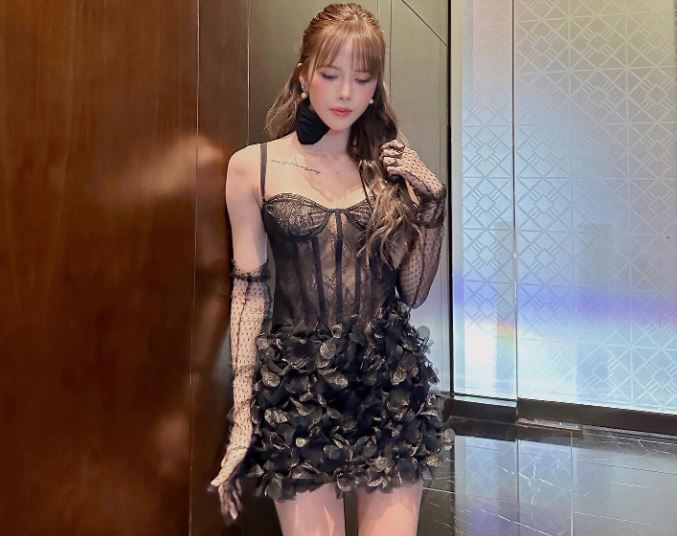 Thiều Bảo Trâm chăm diện đồ 'thả rông', xứng đôi với bạn trai kém 10 tuổi nhờ 1 bí thuật