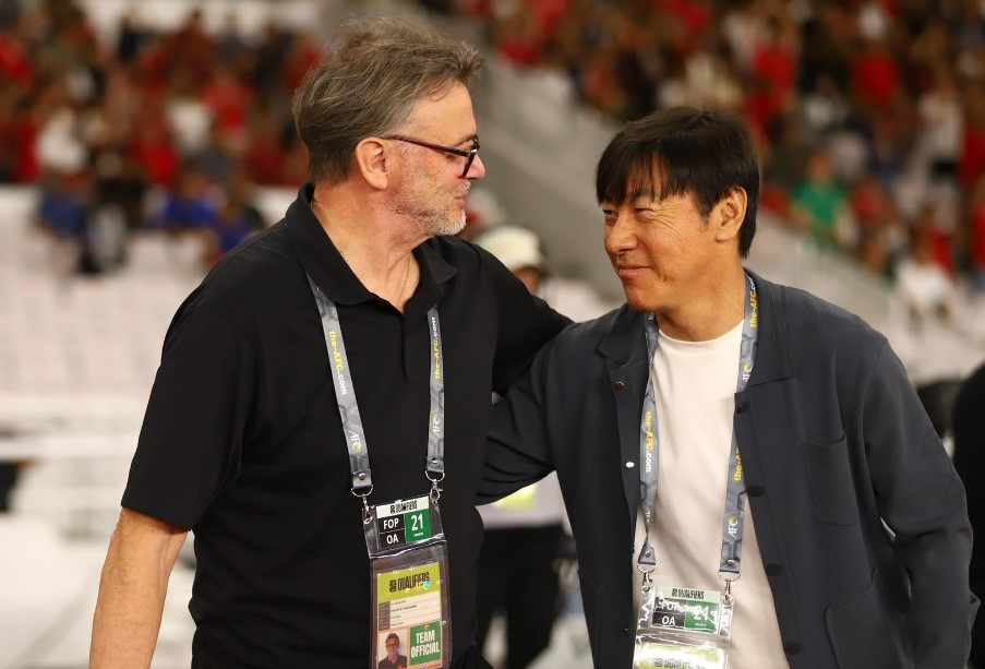 HLV Shin Tae Yong bất ngờ khi HLV Troussier bị sa thải