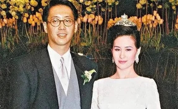 Hà Siêu Quỳnh kết hôn với Hứa Tấn Hanh