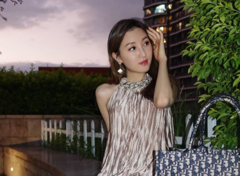 Á hậu đổi đời nhờ ly hôn chồng đại gia, cầm gần 900 tỷ tiền cấp dưỡng lại quen được tỷ phú mới