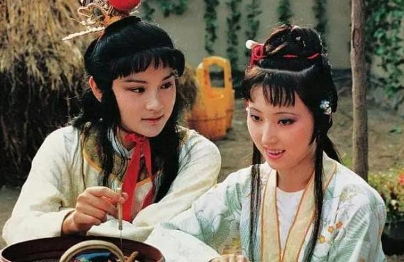 Như người xưa có câu: 'Đàn bà ngón tay ngắn chẳng thiếu cơm ăn áo mặc'? Đang nói về ngón tay nào? Nó có ý nghĩa gì không?