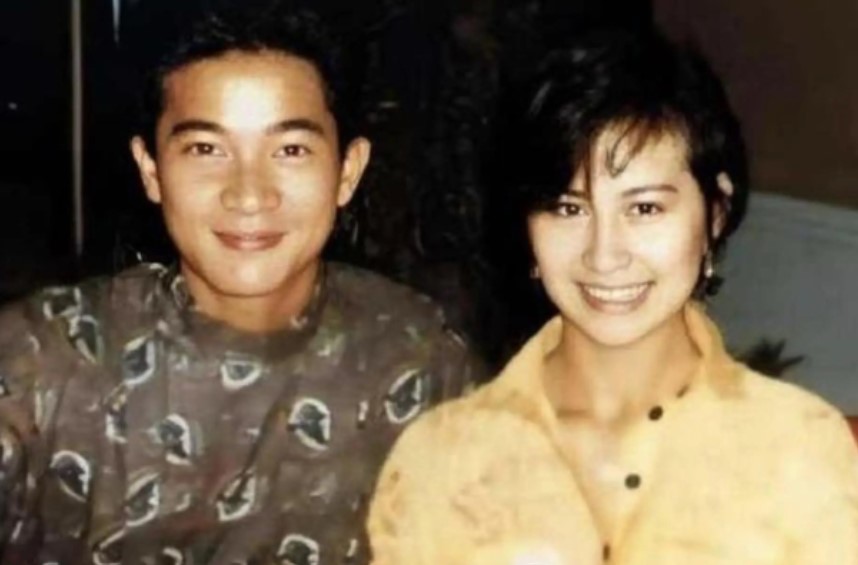 Mối thâm tình của Hà Siêu Quỳnh: Bất chấp miệng đời đi đưa tiễn người thương đoạn đường cuối cùng, đôi bông tai kỷ vật gìn giữ suốt 38 năm