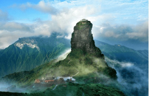 Ngôi chùa nguy hiểm nhất, tọa lạc trên đỉnh núi cao 2500 mét nhưng lại thu hút rất nhiều du khách tới tham quan