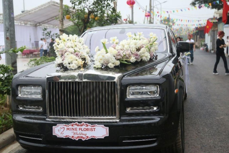 Cận cảnh siêu xe Rolls-Royce Phantom Series II giá 15 tỷ trong đám cưới Quang Hải - Chu Thanh Huyền