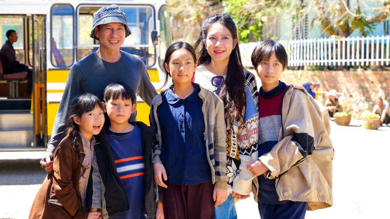 Lần đầu tiên cả 4 người con của Lý Hải - Minh Hà cùng đóng Lật Mặt