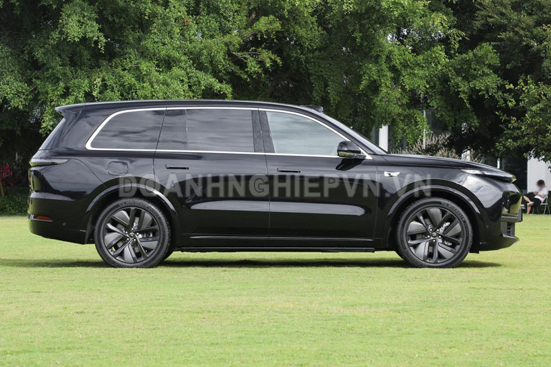 SUV dài hơn 5,2 mét, công suất ‘siêu khủng’, tiết kiệm xăng hơn xe máy, giá hơn 1,4 tỷ đồng