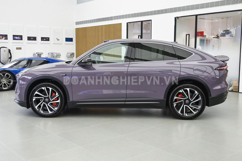 Xe hơi đẹp long lanh, nội thất sang chảnh, công suất 490 mã lực, giá gần 1,2 tỷ đồng