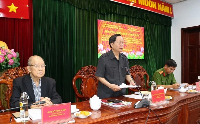 Trung tướng, GS.TS Nguyễn Xuân Yêm - Viện trưởng Viện An ninh phi truyền thống, Đại học Quốc gia Hà Nội phát biểu kết luận hội thảo.
