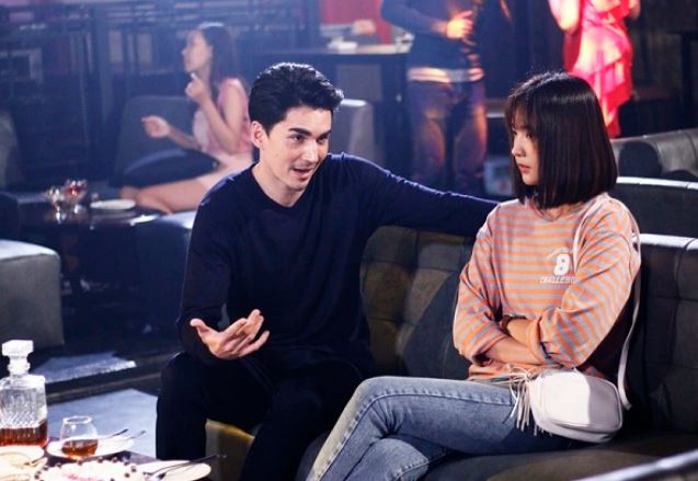 Chỉ làm người đóng giả một buổi ra mắt mà được 50 triệu tôi đã nhận lời mà không biết đã trở thành 'tội đồ'