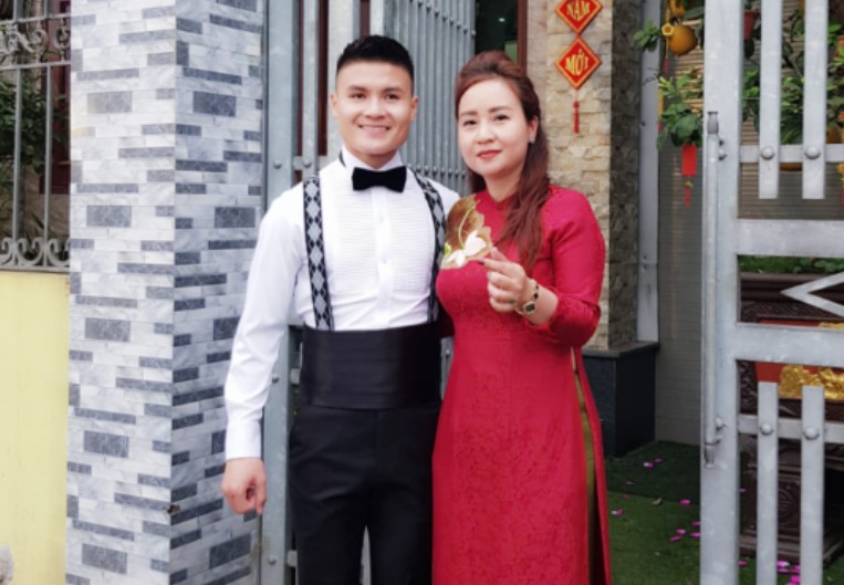 Người mẹ nuôi đặc biệt của Quang Hải, hết lòng ủng hộ chuyện tình của con trai từ Nhật Lê, Huỳnh Anh đến Chu Thanh Huyền