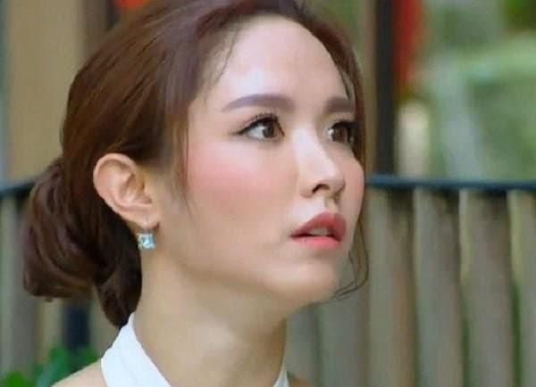 Đang đi dạo với bạn trai, bất ngờ xuất hiện một đứa nhỏ lao đến ôm chặt rồi cất tiếng gọi bố khiến tôi chết đứng