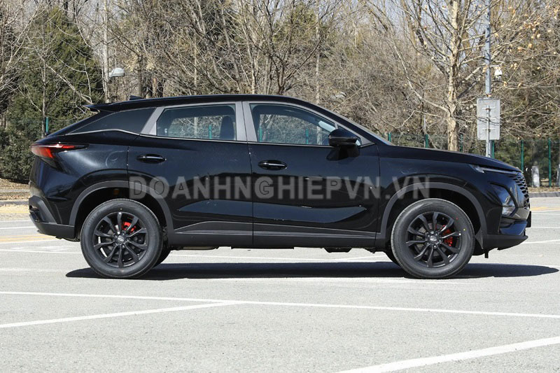 SUV thiết kế cá tính, động cơ tăng áp, giá gần 360 triệu đồng, so kè cùng Toyota Corolla Cross