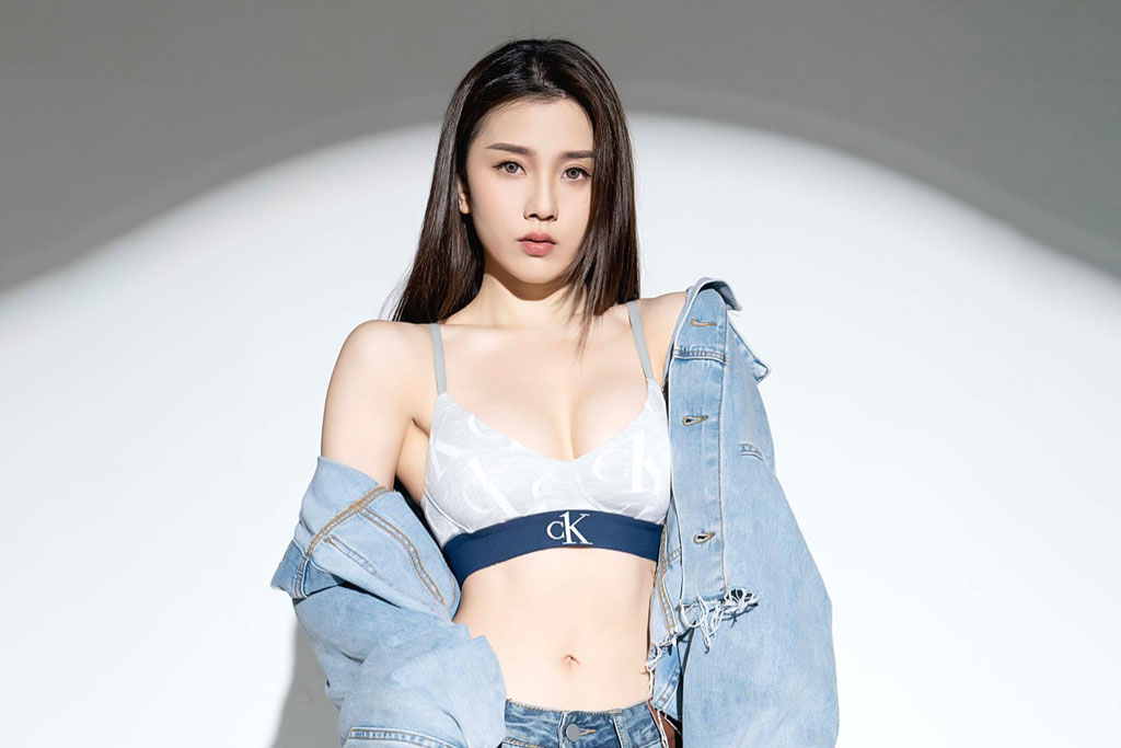 Hot girl sở hữu khuôn mặt xinh tựa thiên thần, thân hình cơ bắp