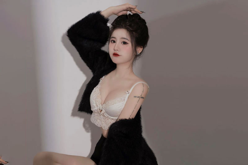 Chi&#xEA;m ng&#x1B0;&#x1EE1;ng body b&#x1ED1;c l&#x1EED;a c&#x1EE7;a hot girl H&#xE0; Th&#xE0;nh